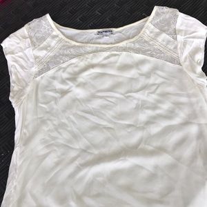 Express lace tee